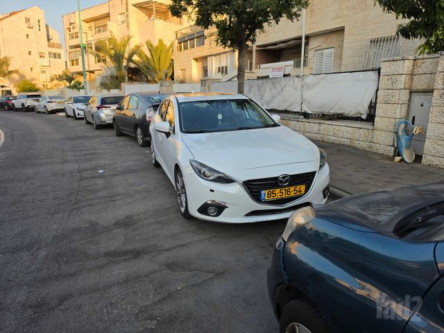 מודעת רכב מאזדה 3