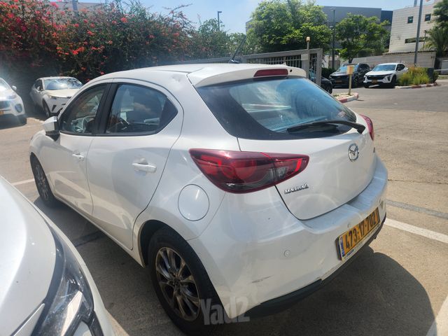 מודעת רכב מאזדה 2