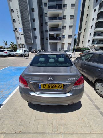 מיצובישי אטראז'