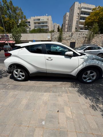 מודעת רכב טויוטה C-HR