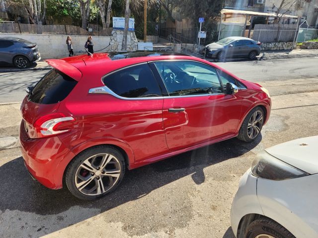 פיג'ו 208