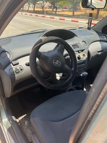 טויוטה יאריס