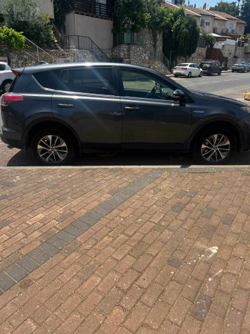 טויוטה RAV4