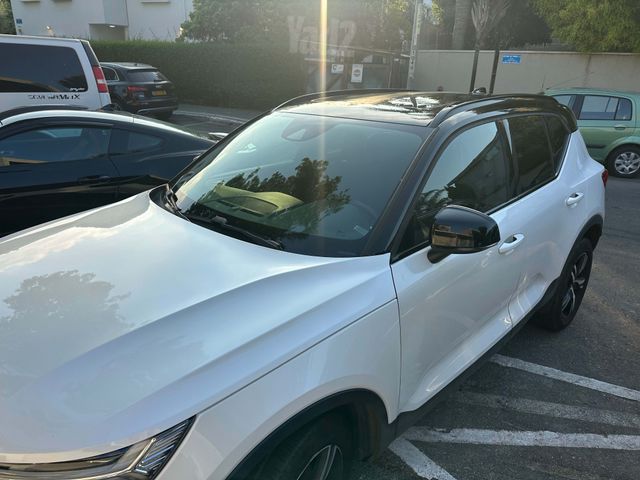 מודעת רכב וולוו XC40