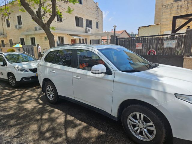 מיצובישי אאוטלנדר