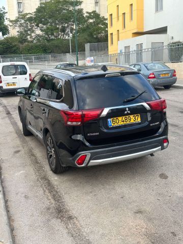 מיצובישי אאוטלנדר