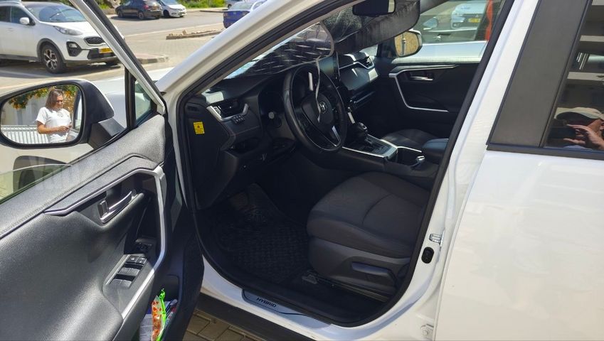 מודעת רכב טויוטה RAV4