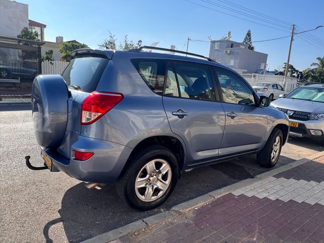 טויוטה RAV4