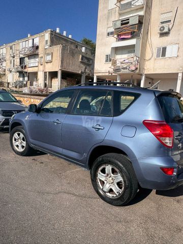 טויוטה RAV4