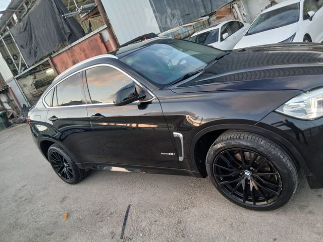ב מ וו X6