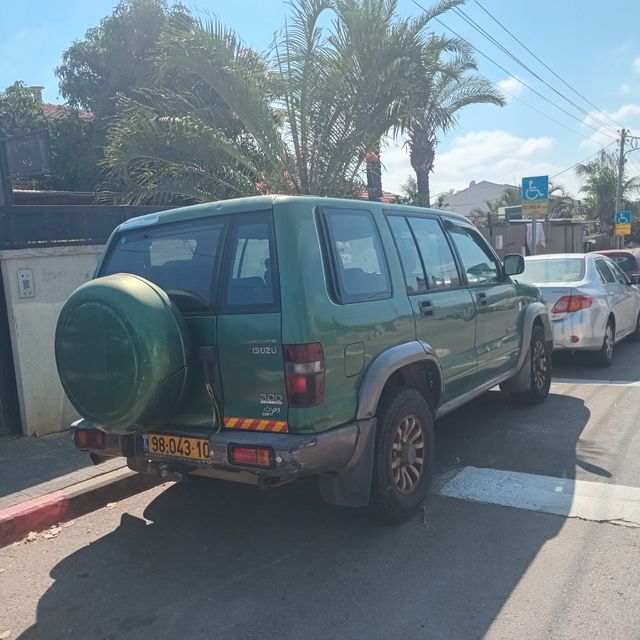 מודעת רכב איסוזו טרופר
