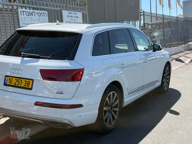 מודעת רכב אאודי Q7