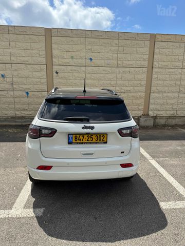 מודעת רכב ג'יפ קומפאס