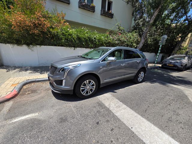 קאדילק XT5