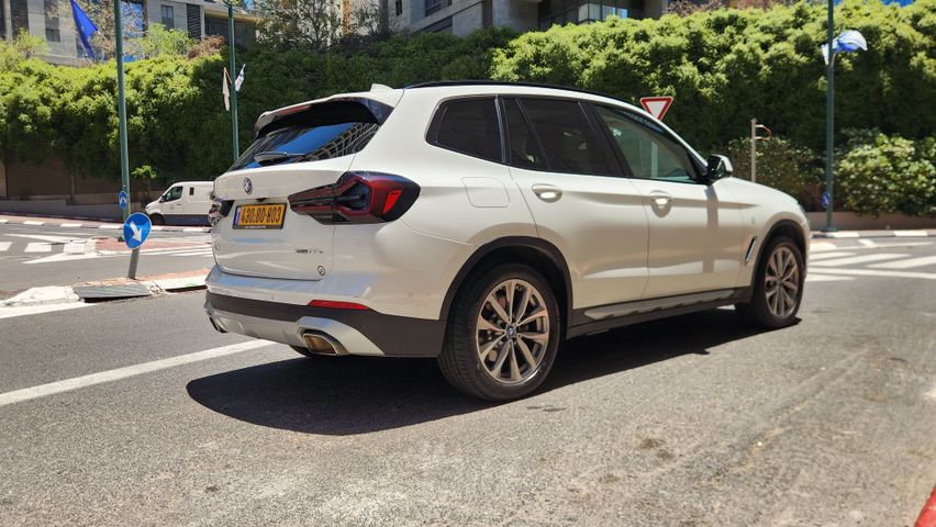 ב מ וו X3