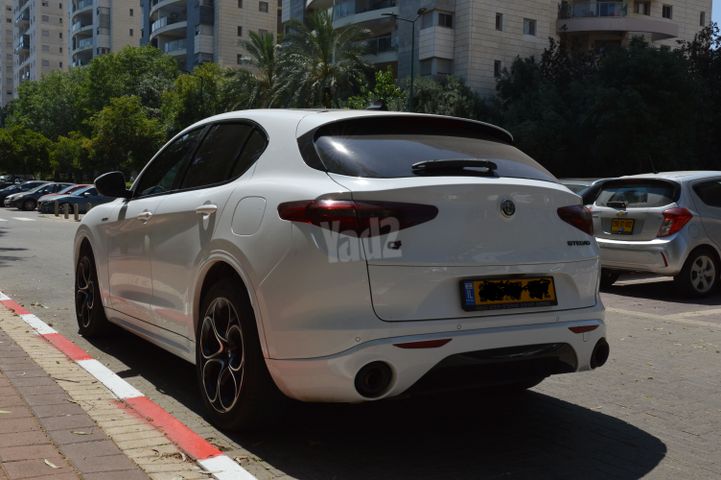 אלפא רומיאו סטלביו