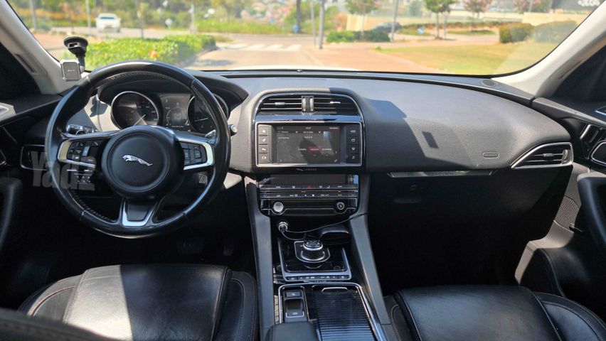 יגואר F-Pace