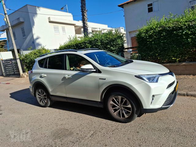 טויוטה RAV4