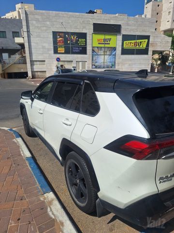 טויוטה RAV4
