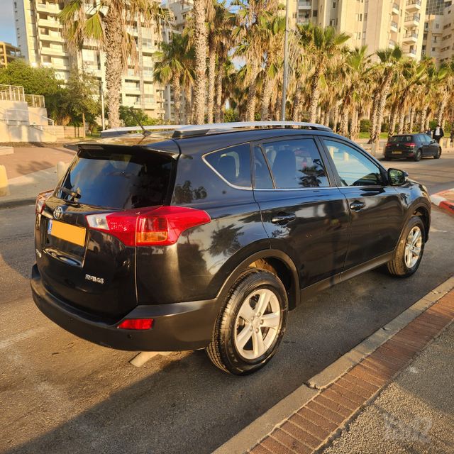 טויוטה RAV4