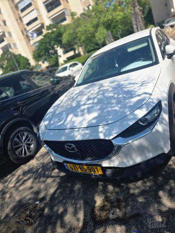 מודעת רכב מאזדה CX-30