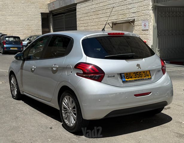 פיג'ו 208
