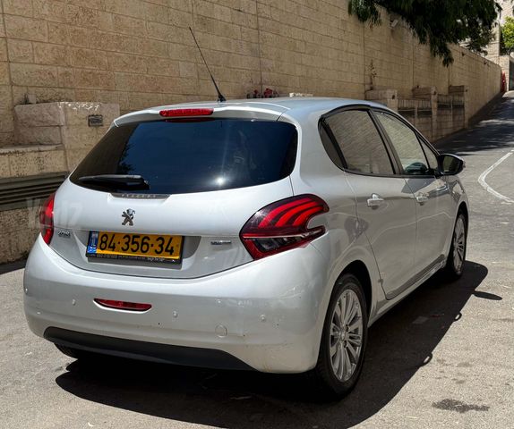פיג'ו 208