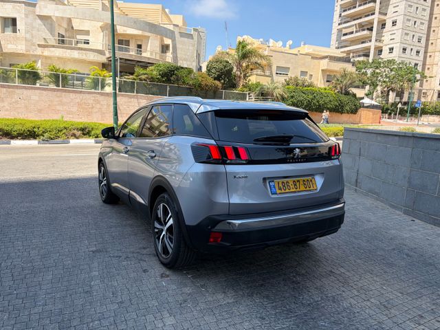 פיג'ו 3008