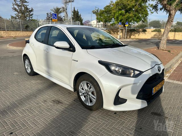 טויוטה יאריס