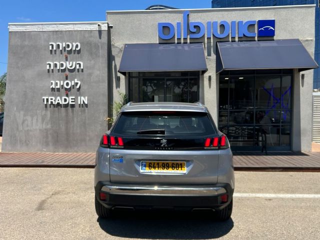 פיג'ו 3008