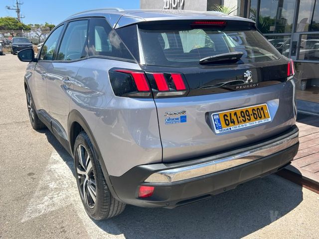 פיג'ו 3008