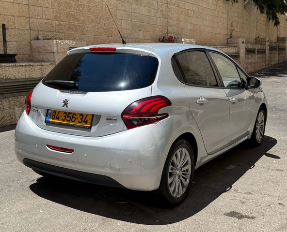 פיג'ו 208