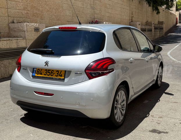 פיג'ו 208