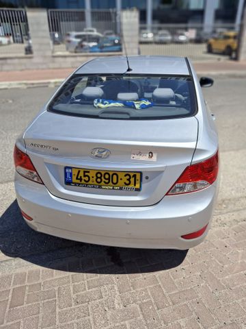 יונדאי אקסנט i25