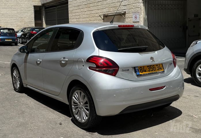 פיג'ו 208