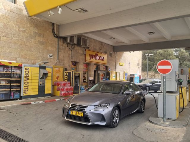 לקסוס IS