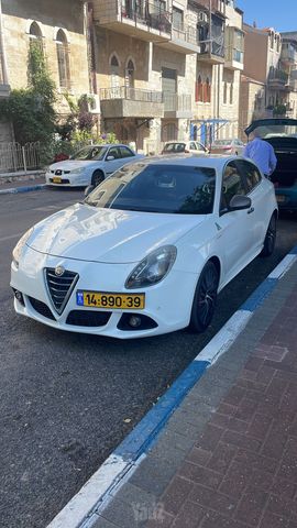 מודעת רכב אלפא רומיאו ג'ולייטה
