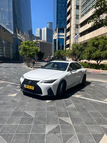 לקסוס IS