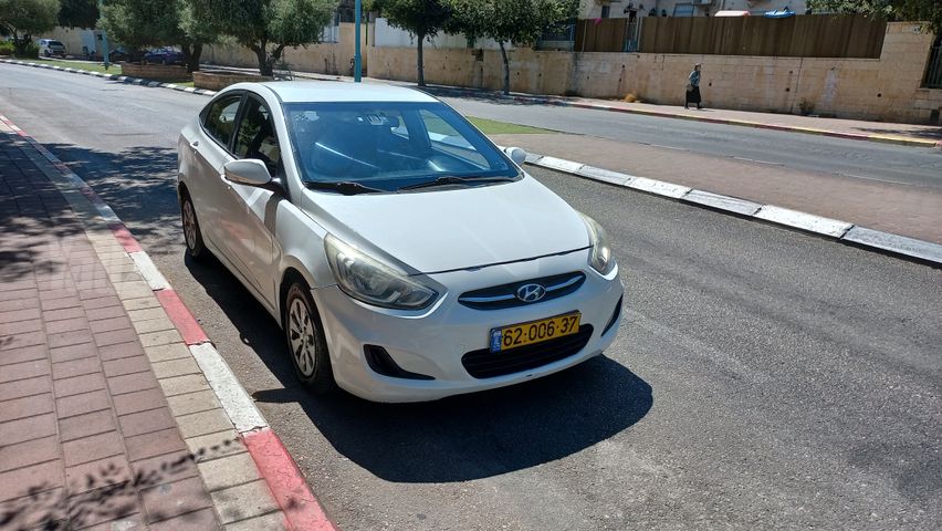 יונדאי אקסנט i25