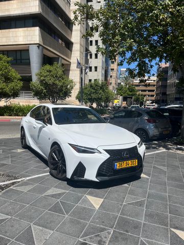 לקסוס IS