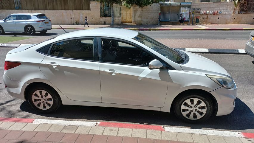 יונדאי אקסנט i25