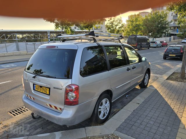 מודעת רכב מאזדה MPV