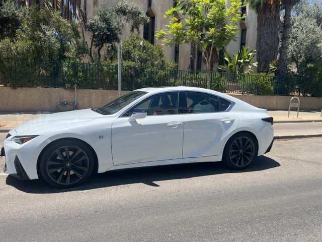 לקסוס IS