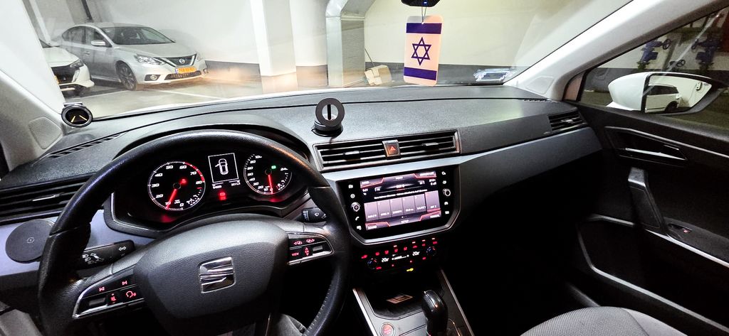 סיאט ארונה