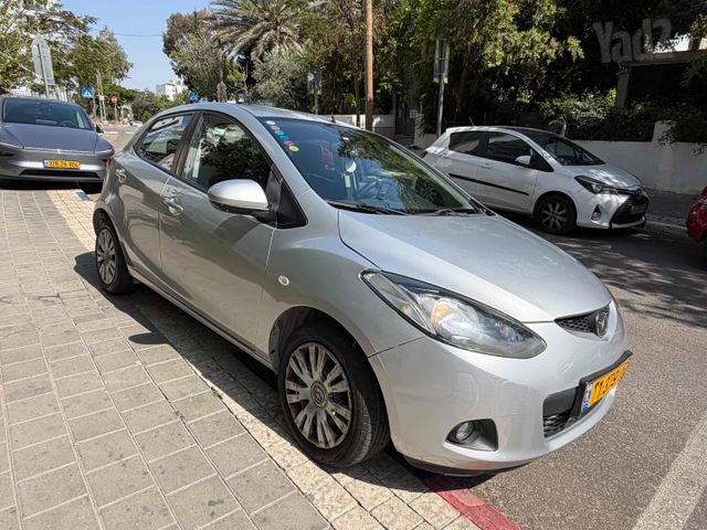 מודעת רכב מאזדה 2