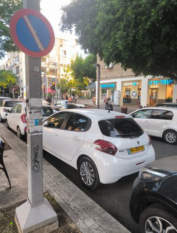 פיג'ו 208