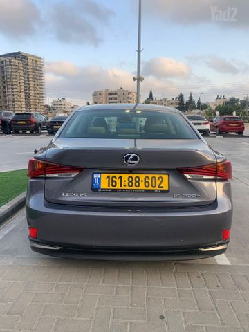 לקסוס IS