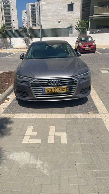 מודעת רכב אאודי A6