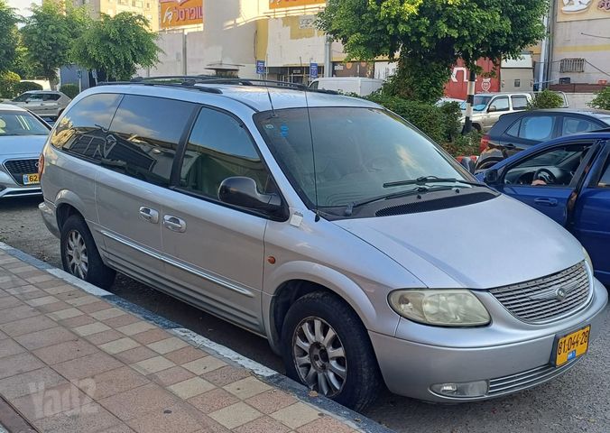 מודעת רכב קרייזלר טאון אנד קאנטרי