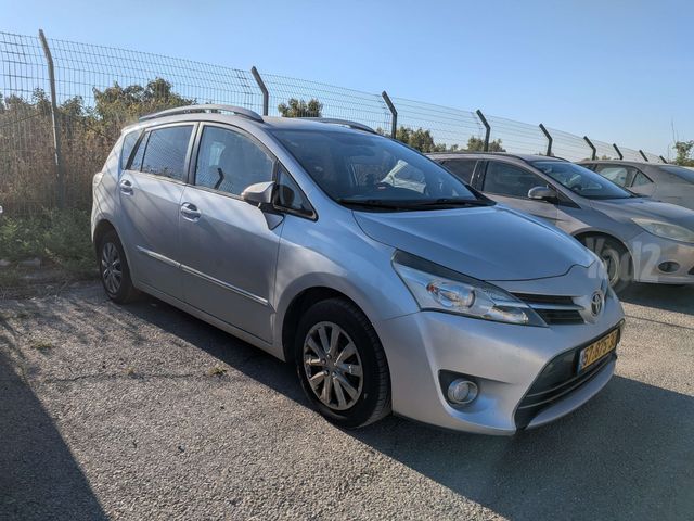מודעת רכב טויוטה ורסו